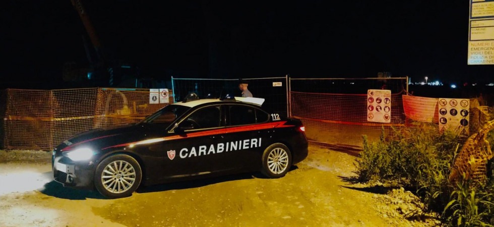 S'introducono in un cantiere e tentano di rubare 230 litri di gasolio: arrestati due uomini